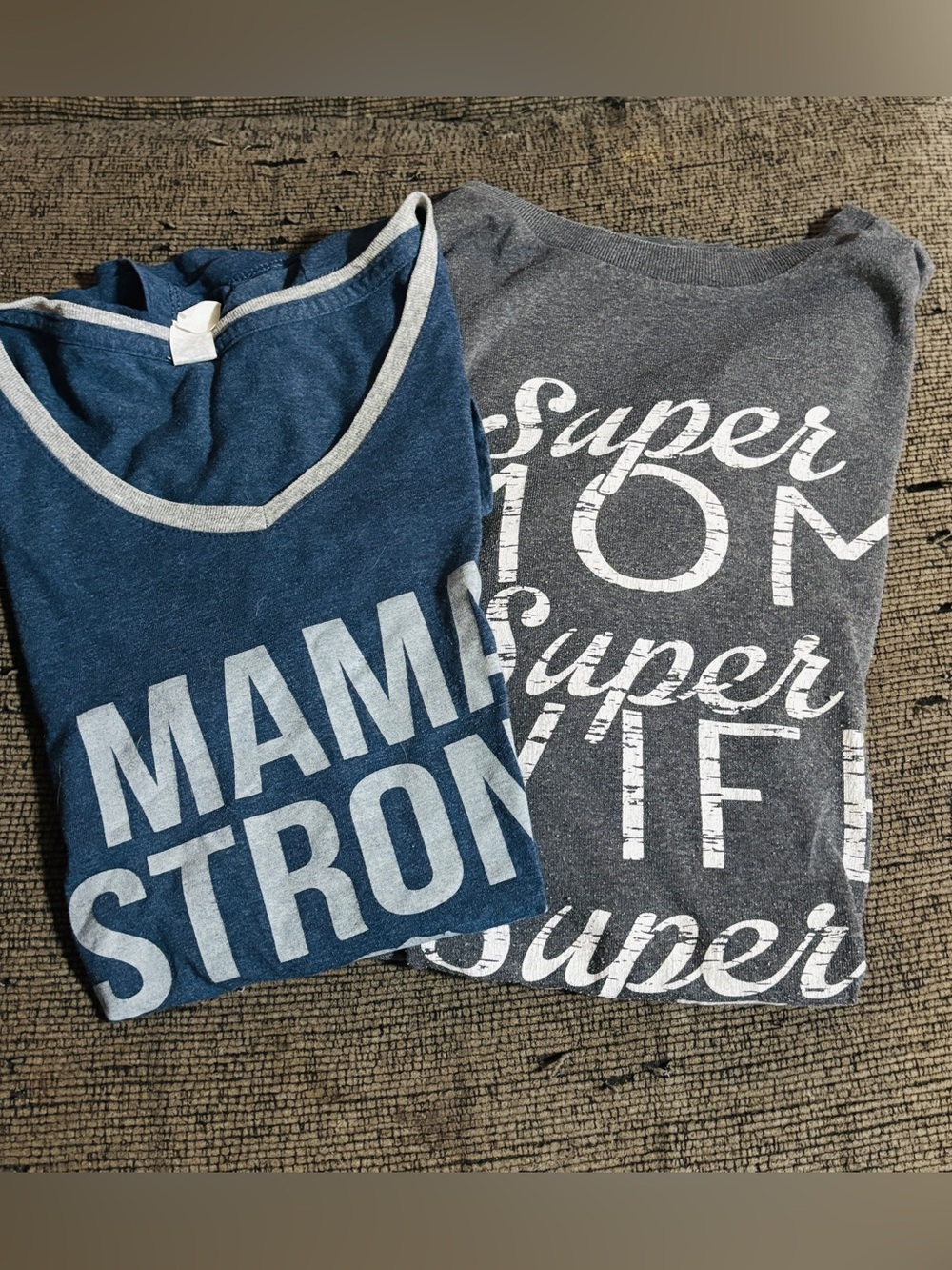 “Mama//Strong" Graphic Tee bundle size large